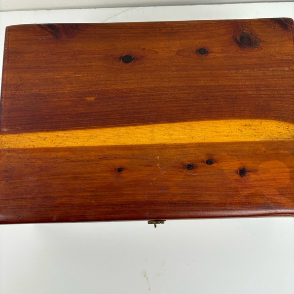 Vintage miniature cedar wood chest/hope chest/jewelry box-EUC - Picture 4 of 15